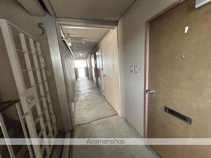 広島県広島市東区牛田旭２丁目[2LDK/56.35m2]の共用部1