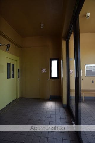 第5ジーオンビルの玄関写真