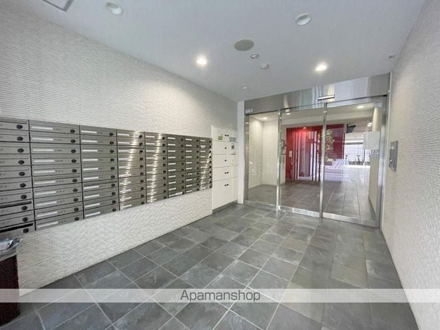 ウイングコート船場の玄関写真