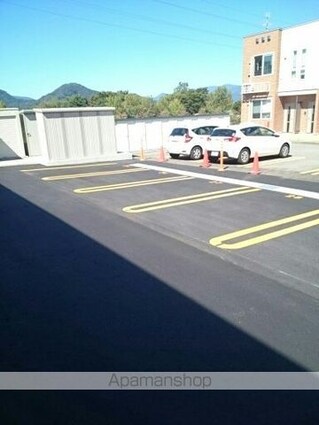 ローザ　ロッサ[1LDK/40.07m2]の駐車場