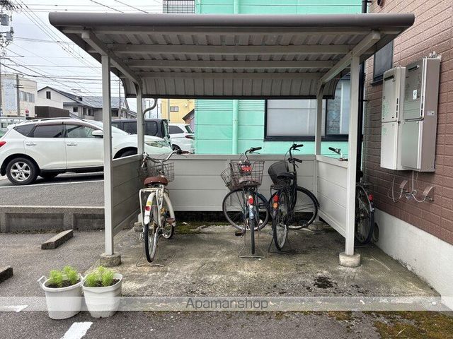 ロイヤルファミールII A棟の内装写真