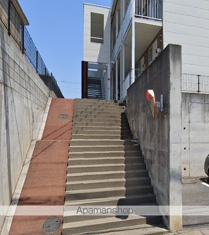 レオパレスクレストの玄関写真