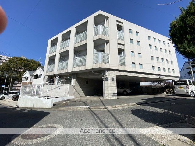 岩田ビルの玄関写真
