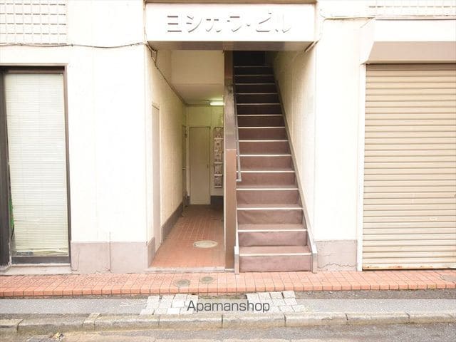 ヨシカワビルの玄関写真