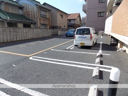 シンフォニー東新町[1K/25.8m2]の駐車場2