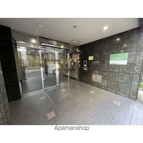 ストークコートの玄関写真