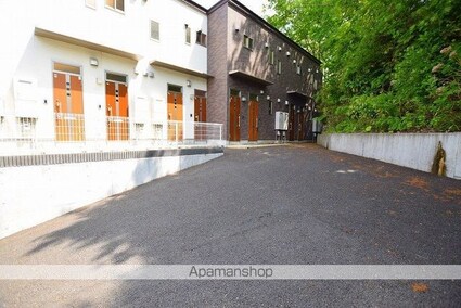 アリュール中山[1K/25.67m2]の駐車場2