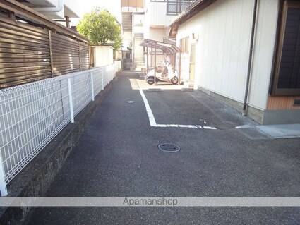 クレーデル高須[1K/24.89m2]の駐車場2