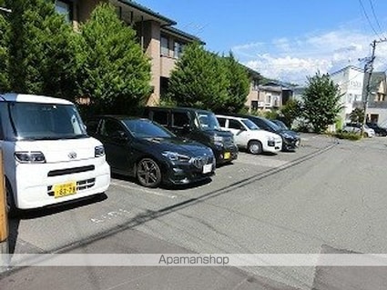 グランシード三ツ割Ａ[1LDK/49.9m2]の駐車場2