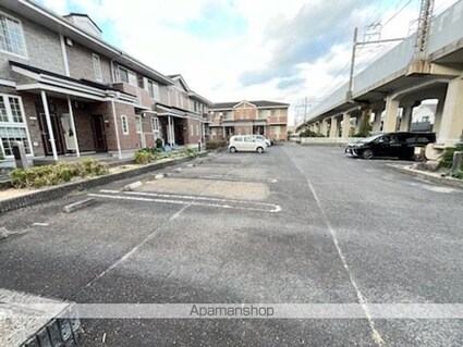 ロイヤル　ストーンⅡ[2LDK/63.87m2]の駐車場