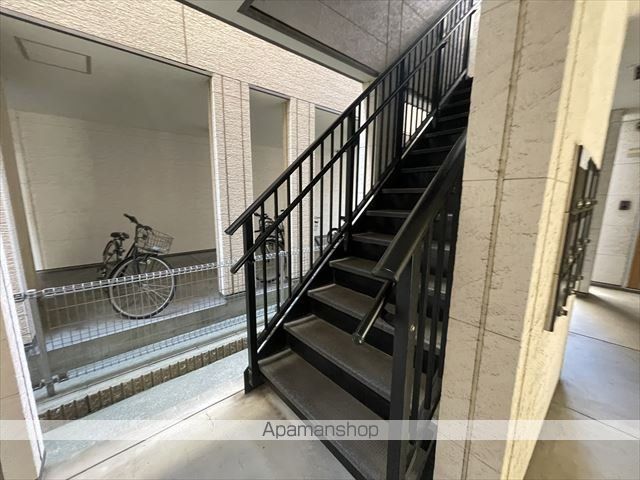 フジパレス吹田ウエストIII番館の玄関写真