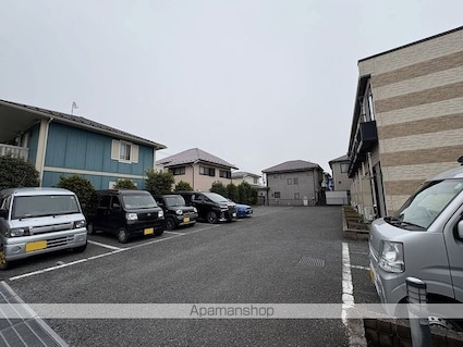 レオパレスＵｒｂａｎ　Ｌｉｆｅ[1K/22.35m2]の駐車場1