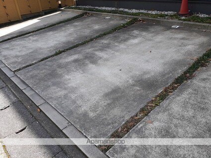 ボヌール　アヴニール　Ⅲ[1K/29.33m2]の駐車場
