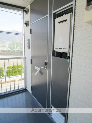 レオパレス甲府塩部の玄関写真