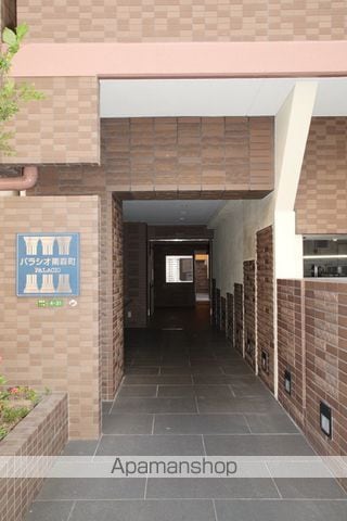 パラシオ南森町の玄関写真