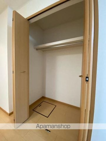 アベンシス5の内装写真