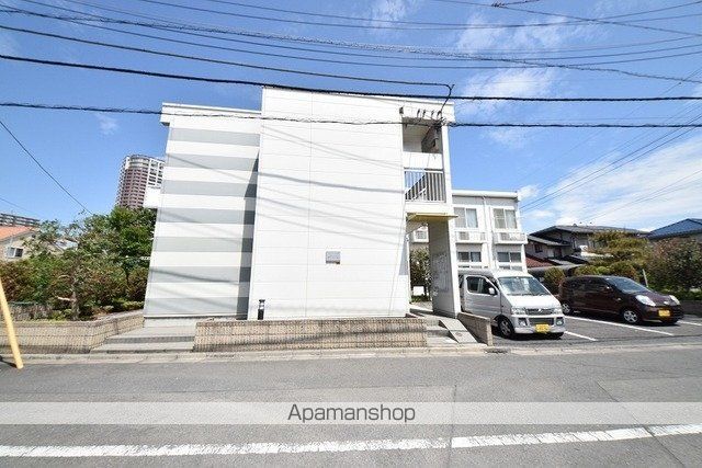 レオパレスひばりヒルズの玄関写真