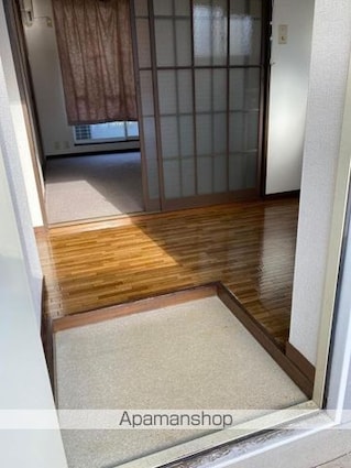 ファミール花園[2K/29.81m2]の玄関