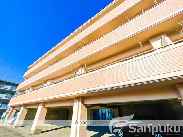 エンブレム梅本の外観写真