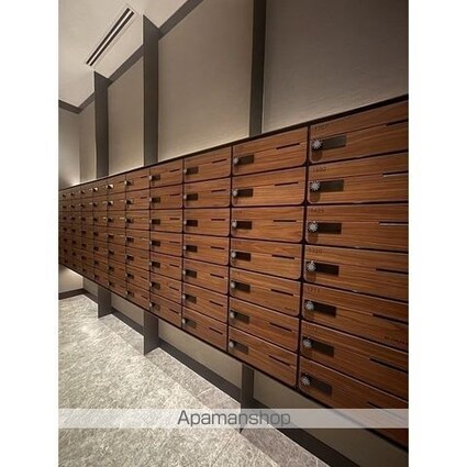 東京都港区麻布台１丁目[4LDK/117.12m2]の共用部