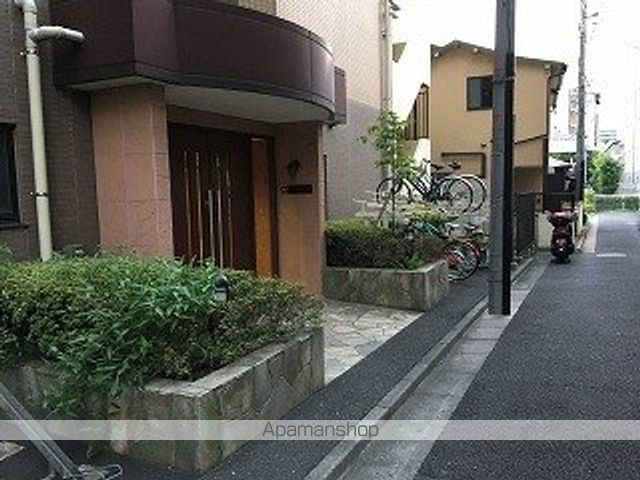 北品川アパートメントの玄関写真