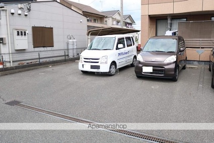 ナオティーフォー[2LDK/51.11m2]の駐車場