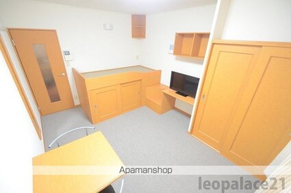 レオパレススリーアーチⅡ[1K/21.81m2]のリビング・居間2