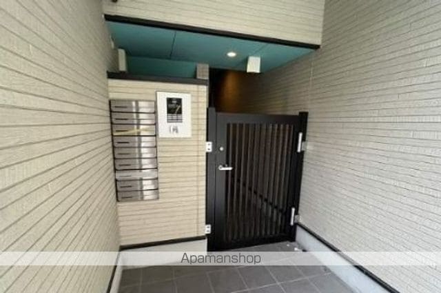 AWESOME HOUSE JOTOの玄関写真