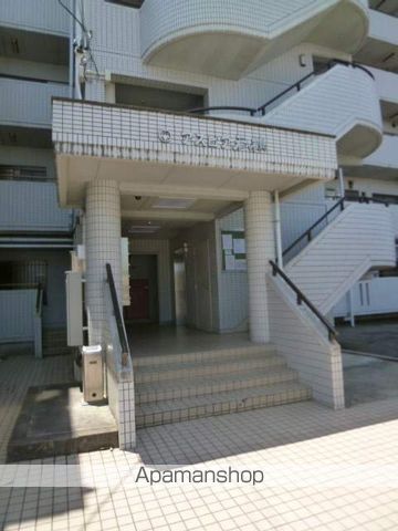 リアライズ若鶴の玄関写真