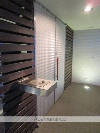 東京都中野区中央５丁目[1R/33.43m2]のエントランス