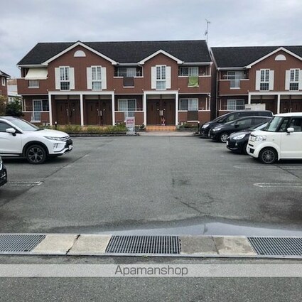 Ａｎｎｉｖｅｒｓａｒｙ弐番館[2LDK/57.02m2]の駐車場2