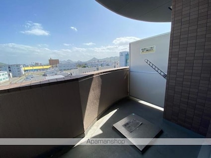 エンスエニョ２１ビル（３Ｆ以上）[1K/28.93m2]のバルコニー