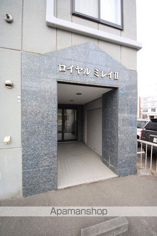 ロイヤルミレイIIの玄関写真