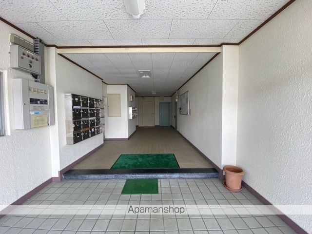 二葉コーポラスB棟の玄関写真