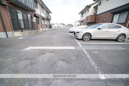 シェーンヴィラ　Ｂ棟[2LDK/55.44m2]の駐車場1