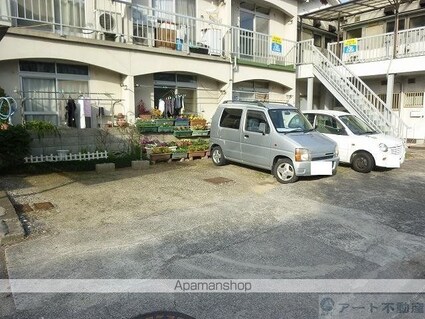小栗荘[2DK/30m2]の駐車場