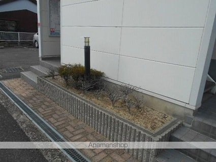 レオパレススマイル長沢[1K/22.35m2]の庭1