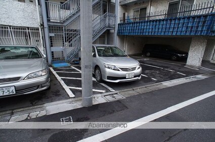 東京都新宿区新宿５丁目[1R/38.14m2]の駐車場