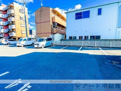 シティ森[2LDK/49.68m2]の駐車場1