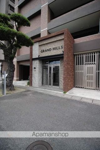グランヒルズ西古松の玄関写真