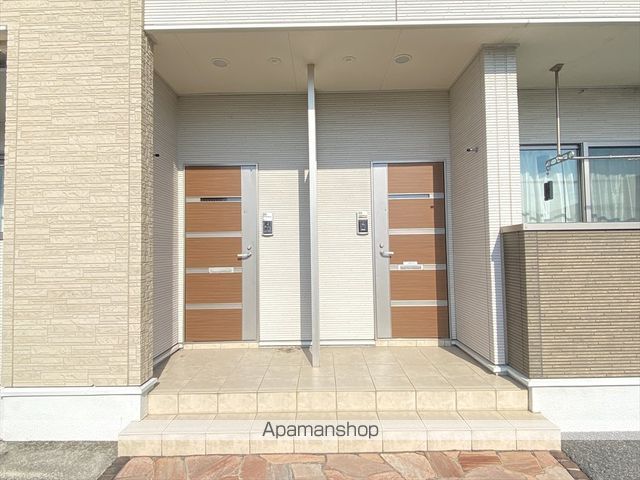 ノイエラントの玄関写真