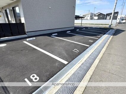 イーストレガシーレジデンス[1LDK/42.12m2]の駐車場