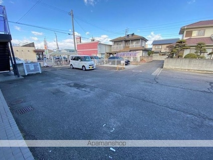 フォブール松縄[2LDK/57.75m2]の駐車場