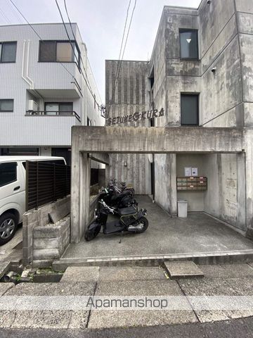 セジューネオオクラの玄関写真
