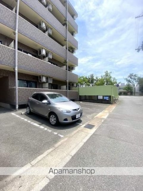 和歌山県和歌山市岡南ノ丁[1K/25.2m2]の駐車場1