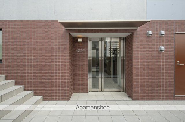 アーバンキューブ三鷹[1R/26.26m2]のエントランス2