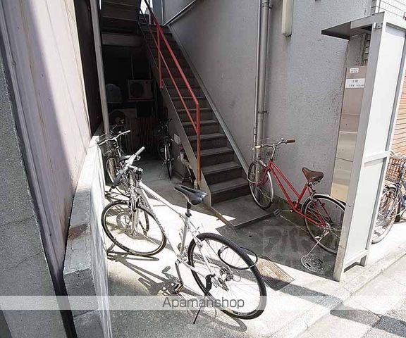 スペシャリー丸太町の玄関写真