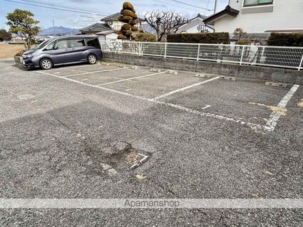 レオパレスｓｐｅｒａｎｚａ[1K/23.18m2]の駐車場2