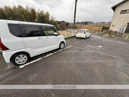 ハイツ岡[2DK/40m2]の駐車場