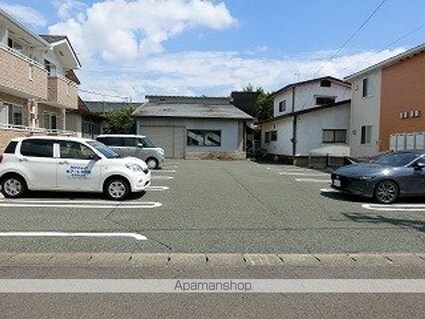 ジュネスユキα[1LDK/42.37m2]の駐車場